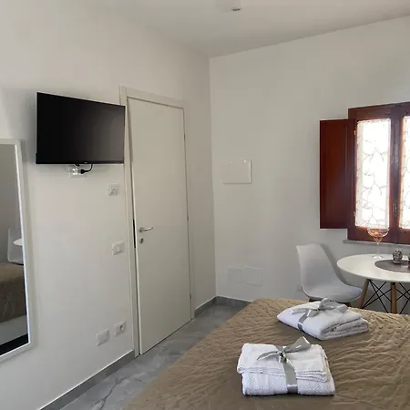 L'approdo Di Re Ruggero Apartament *